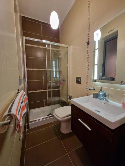 City Center Properties - Modern Two Bedroom Apartment With A Hot Tub And Amazing Location Сент-Полс-Бей Экстерьер фото
