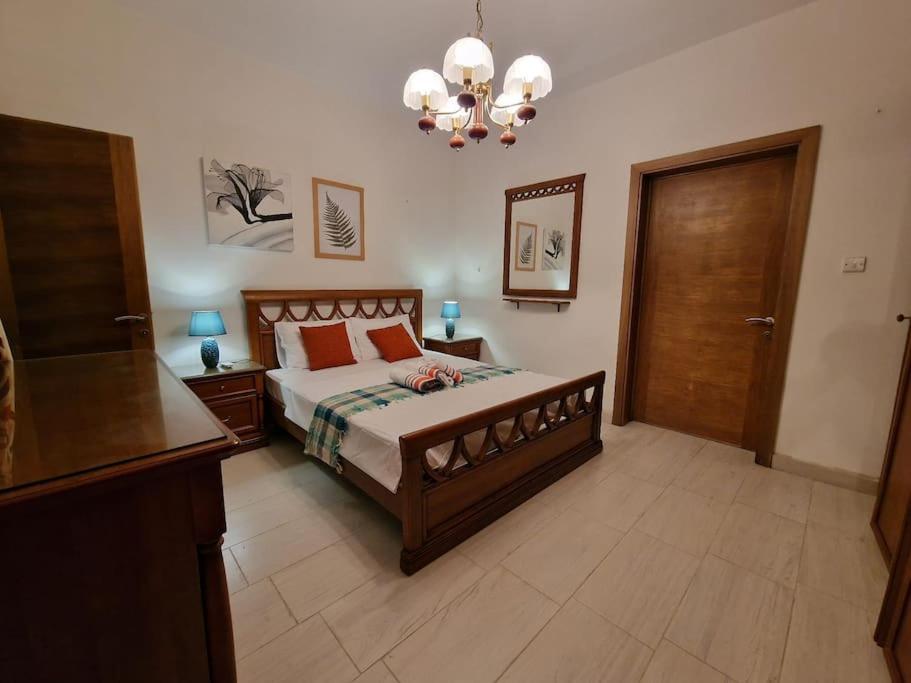 City Center Properties - Modern Two Bedroom Apartment With A Hot Tub And Amazing Location Сент-Полс-Бей Экстерьер фото