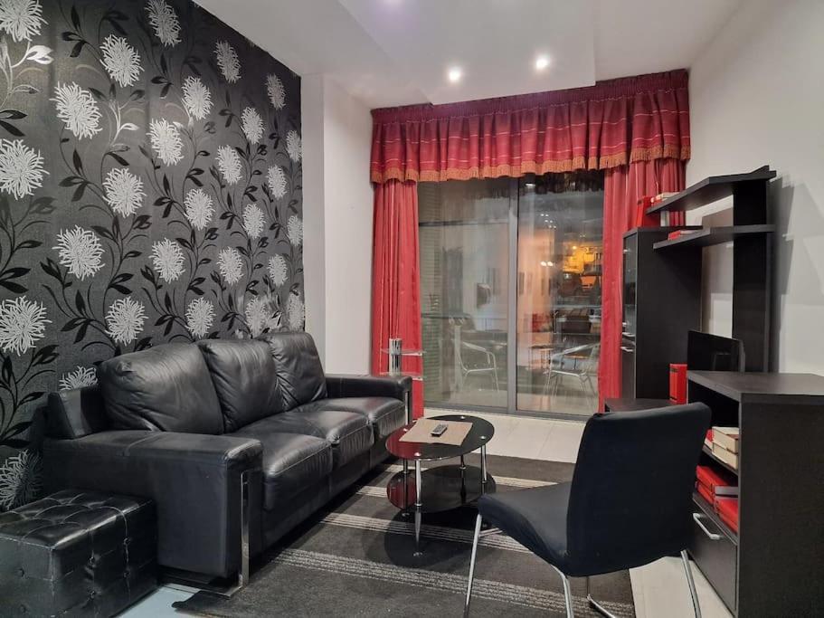 City Center Properties - Modern Two Bedroom Apartment With A Hot Tub And Amazing Location Сент-Полс-Бей Экстерьер фото
